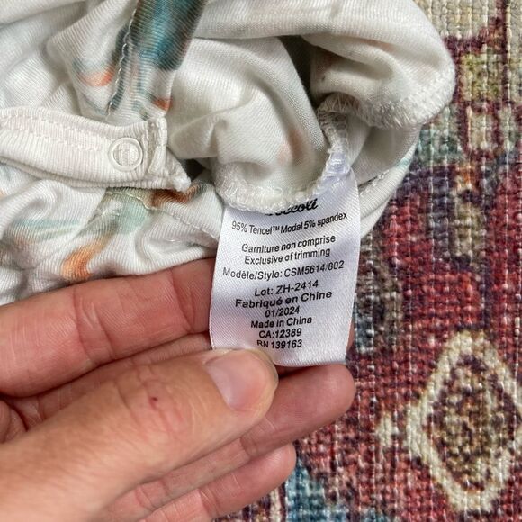 Coccoli matching set of 2 Baby Romper (twins?) White with Blue and Orange Crabs - Picture 6 of 10